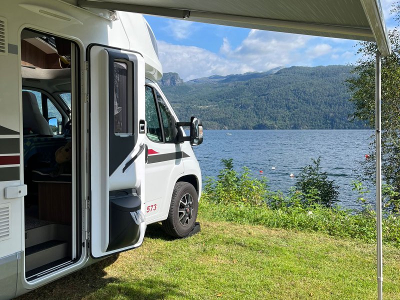 Met de Camper aan het Meer